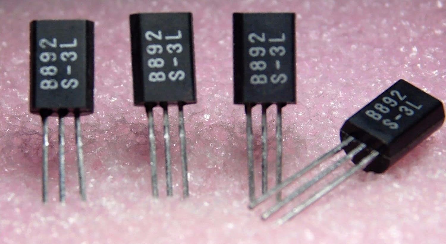 IC B892